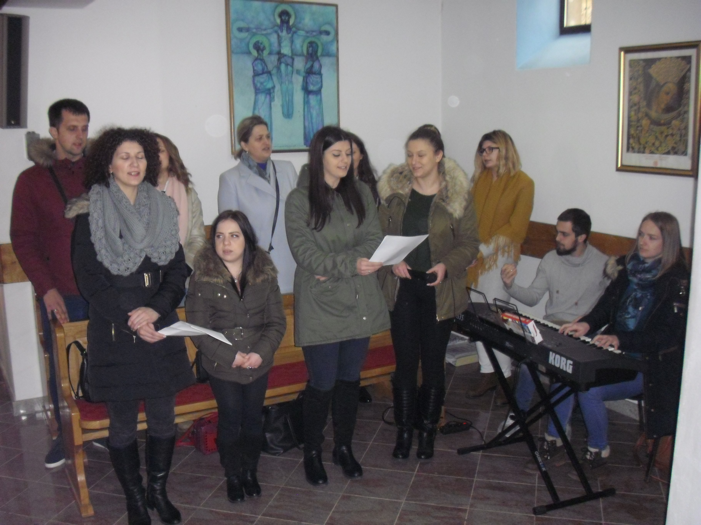 Pjevači zbora Otkrivenje iz Župe sv. Ivana u Mostaru_0