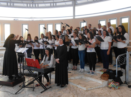 Veliki župni zbor iz Posušja pjevao na misi uočnici sv. Ivana u Međugorju