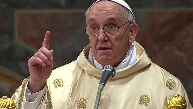 Papa Franjo: Skandalozno je što svećenici naplaćuje svoje usluge