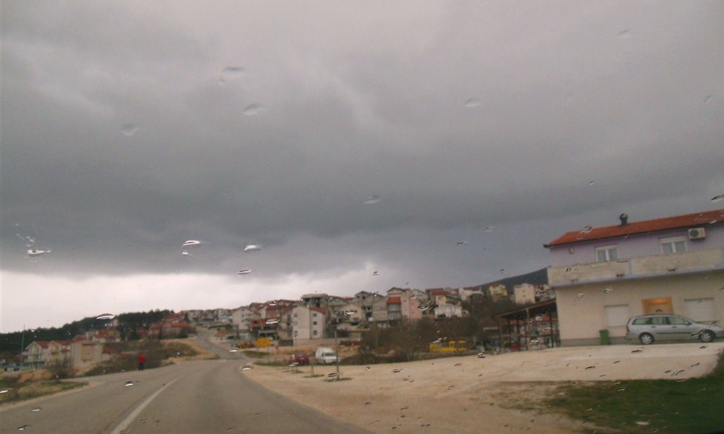 Kiša, susnježica i snijeg, olujni udari juga u Hercegovini i istočnoj Bosni