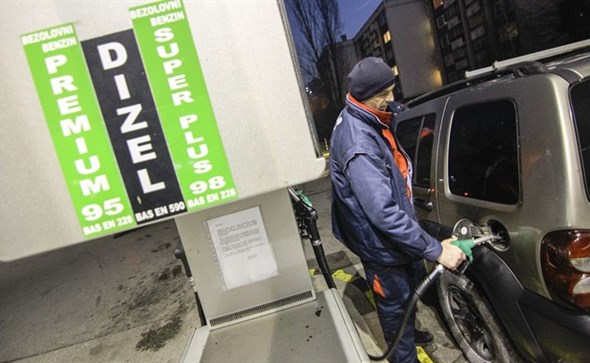 Barel nafte ispod 50 dolara, cijene goriva u BiH i dalje iste