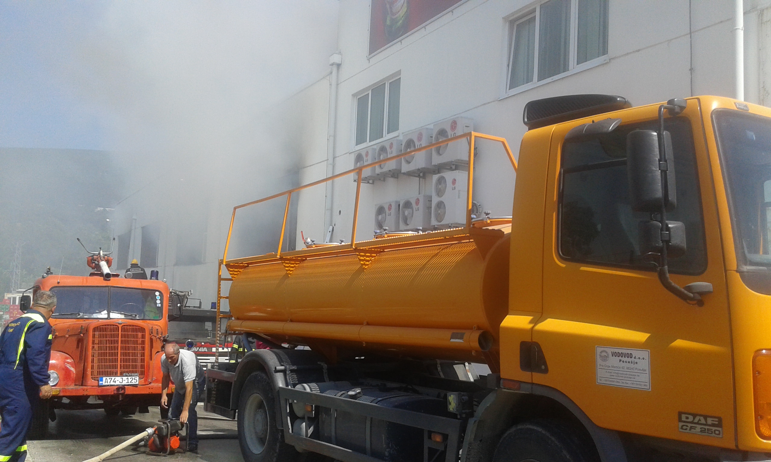 PRAVA DRAMA U Posušju izbio još jedan požar. Izgorilo skladište kod “Stanić trade”. (FOTO)