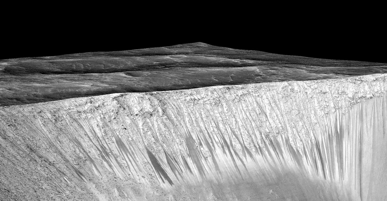 NASA: Na Marsu postoji tekuća slana voda. Moglo bi biti života