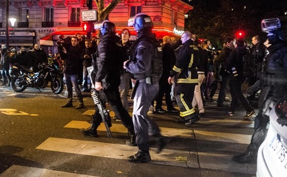 TERORIZAM U PARIZU: Broj poginulih u više napada u Parizu dosegao 142