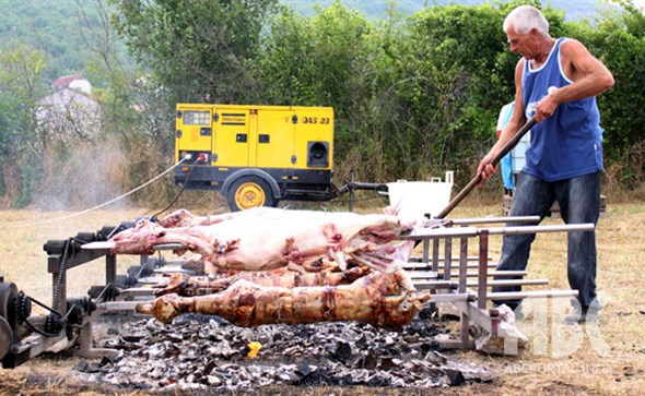 Za pričest, krizmu i svadbe Hercegovina troši više od 200 tona janjetine, mesari rade pravi biznis!