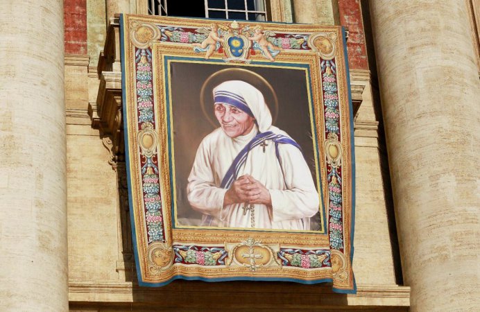 Papa Franjo proglasio je svetom blaženu Majku Tereziju