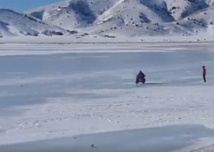 VIDEO: Vozio motor po zaleđenom Blidinjskom jezeru