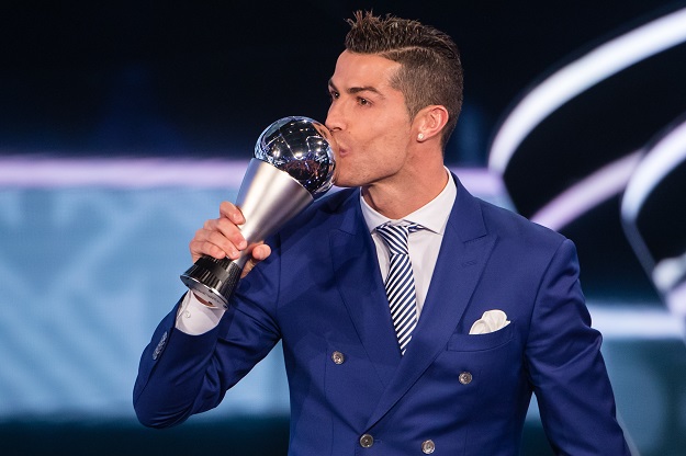 Cristiano Ronaldo je FIFA-in igrač godine: Modrič u momčadi godine, Barcelonini igrači nisu nazočili gala večeri