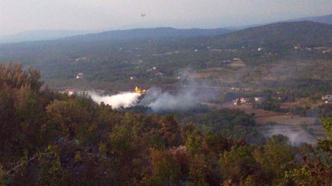 Kanaderi iz Hrvatske u rekordnom roku ugasili požar kod Ljubuškog