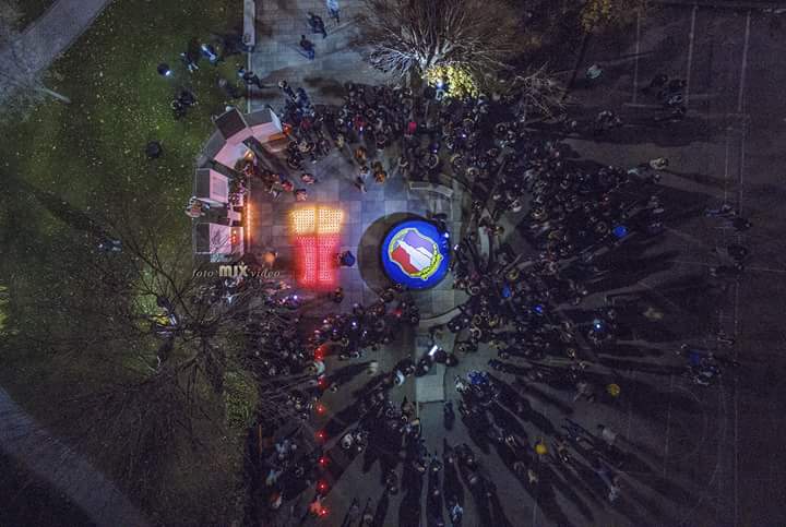 POSUŠJE: Framaši sa svojim sugrađanima molitvom i paljenjem svijeća obilježil pad Vukovara