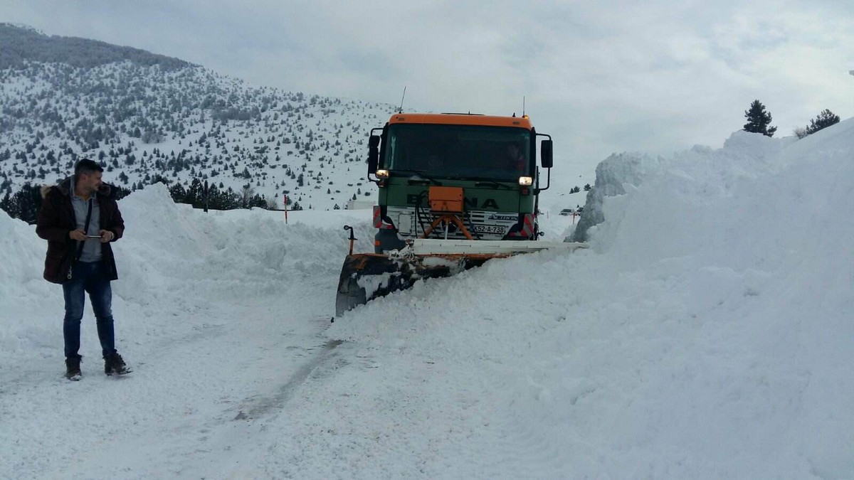 Zbog snijega i jakog vjetra zatvorena cesta Rakitno – Blidinje
