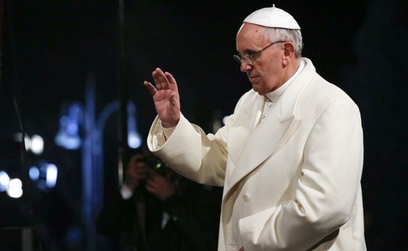 Papa na Križnom putu izrazio “sram” jer ostavlja mladima svijet razjedinjen podjelama