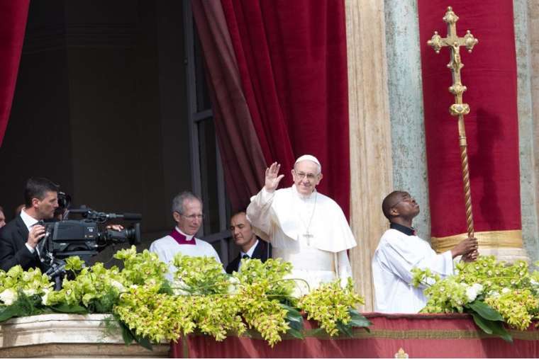 Papa: Neka svjetlo Uskrsa prosvijetli savjest političkih i vojnih vođa