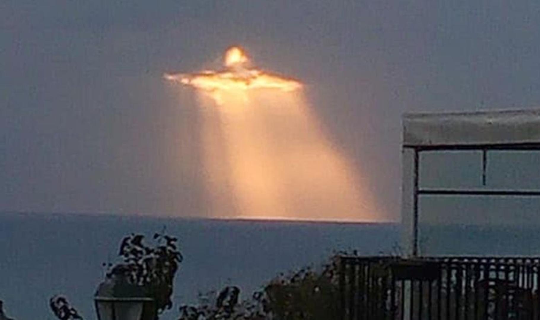 Ukazao se Isus?! Pogledajte spektakularne fotografije zalaska sunca i neobični lik na nebu