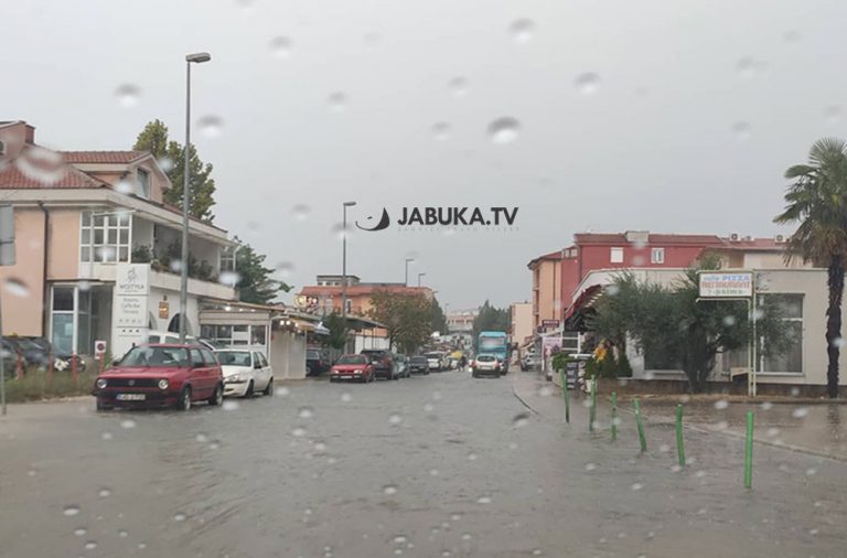 Nevrijeme u Hercegovini: Poplave na ulicama Međugorja, struja nakratko nestala u Mostaru