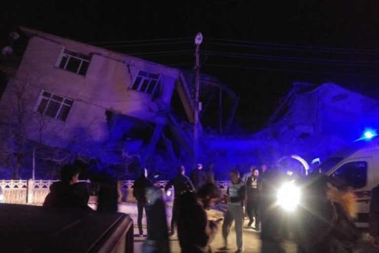 Jak potres pogodio Tursku: Ima mrtvih, urušile se zgrade