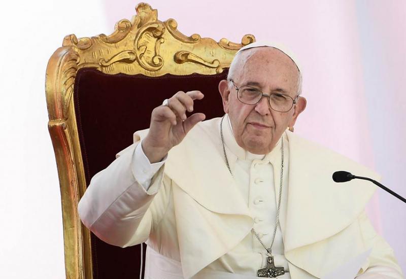 Papa katolicima poručio da se u korizmi odreknu trolanja