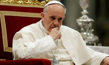 Papa će predvoditi ponoćku ranije zbog policijskog sata