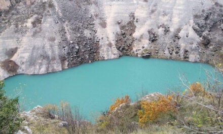 Sjajni prizori s Modrog jezera u Imotskom: Ovakva boja viđa se nekoliko puta u jednom stoljeću