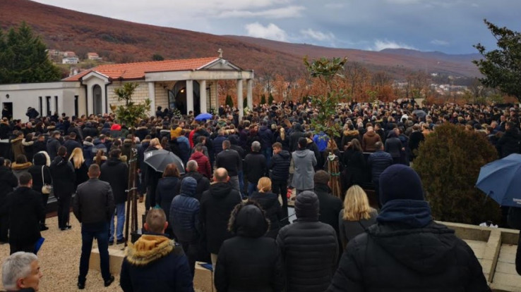Bol i tuga u Posušju i nebo plače: Stotine građana na sahranama Mirele Rezo i Stjepana Jukića