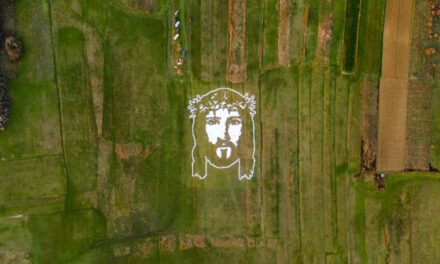 Broćanske umjetnice u polju izradile veliki lik Isusa Krista