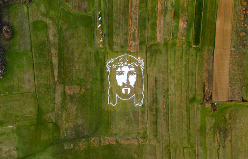 Broćanske umjetnice u polju izradile veliki lik Isusa Krista