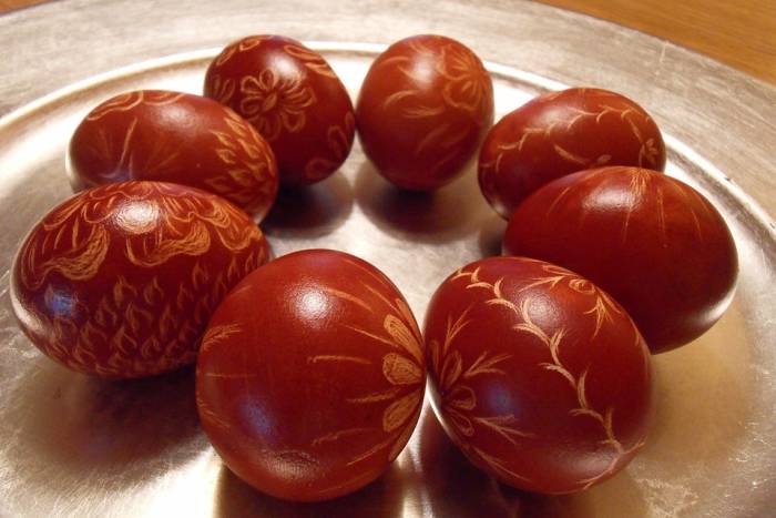 Običaji Velike subote, od ukrašavanja jaja do blagoslova svijeća, hrane…