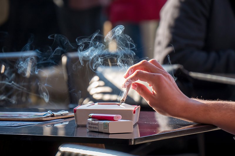 Vlada FBiH predložila zabranu pušenja u kafićima i restoranima