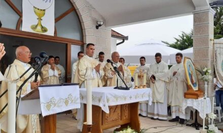 Svečano u župi Vinjani: don Vinko Nenadić proslavio mladu misu