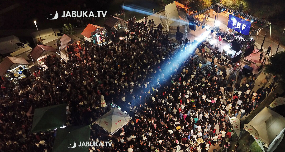 Nekoliko tisuća ljudi uživalo druge večeri Street Food Festa, zabavljali ih TBF i reperi