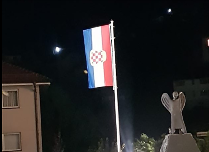 Srušen jarbol sa zastavom Hrvata u BiH u VAREŠU, stižu osude sa svih strana