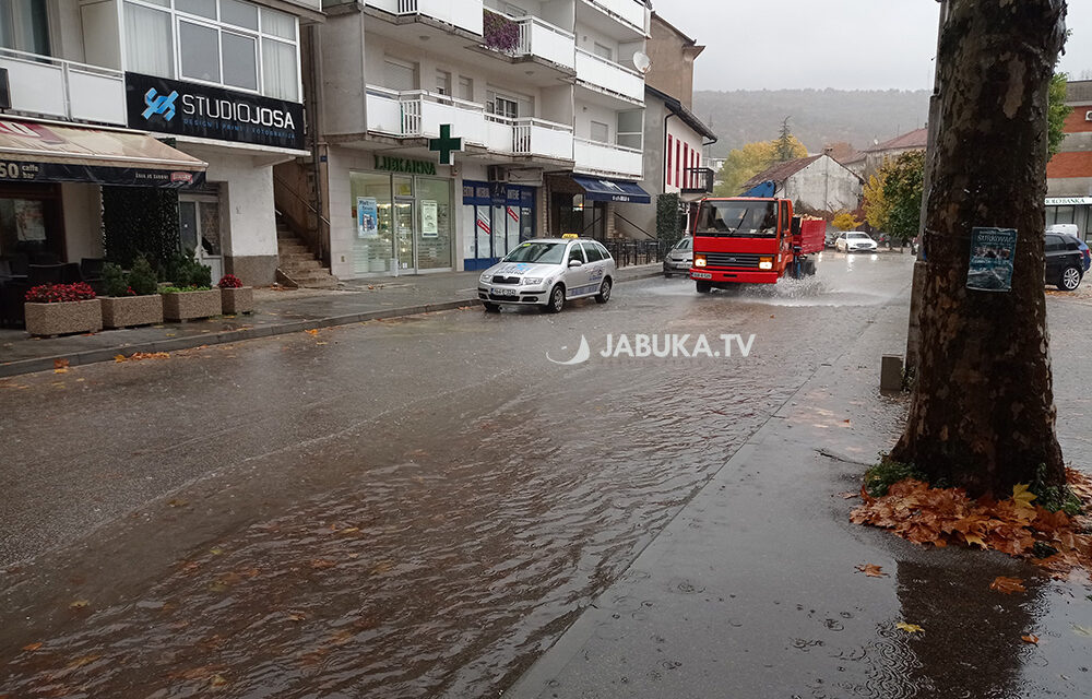 Jaka kiša poplavila hercegovačke ulice