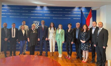 Potpisan sporazum o izradi kurikuluma s programom na hrvatskom jeziku u BiH