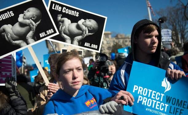 AMERIKA PROTIV POBAČAJA: Krenule se zatvarati klinike za pobačaje u SAD-u