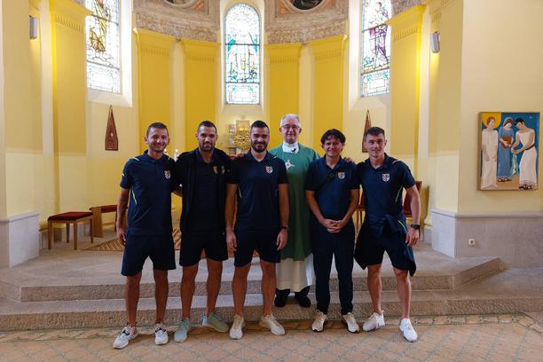 Nogometaši Posušja na misi i s katolicima u Trebinju uoči susreta s Leotarom