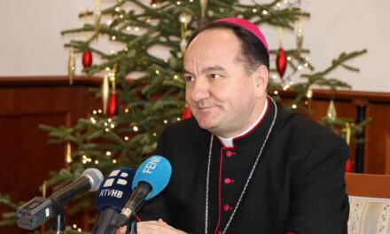Božićna čestitka biskupa Petra Palića