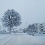 POSUŠJE: Prvi ovogodišnji snijeg zabijelio ulice!