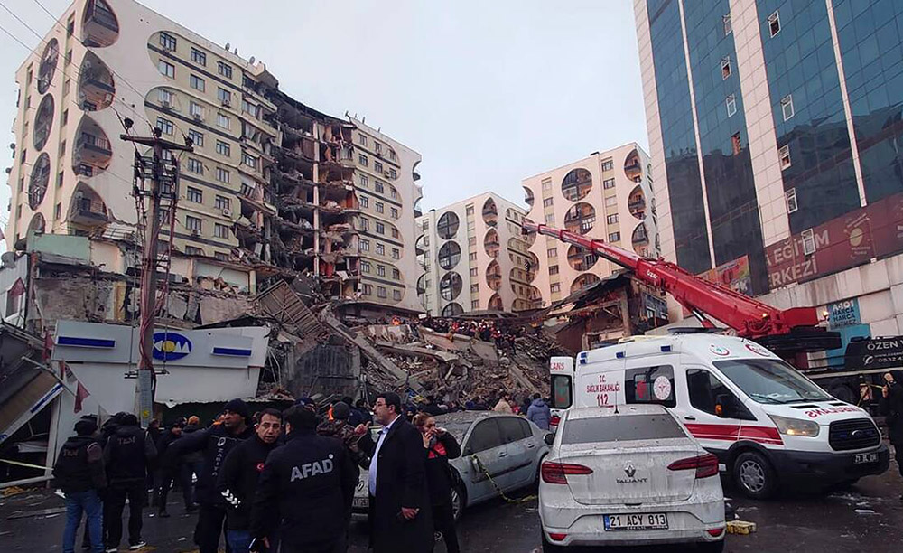 Potres magnitude 7,8 pogodio Tursku i Siriju, stotine mrtvih i ozlijeđenih