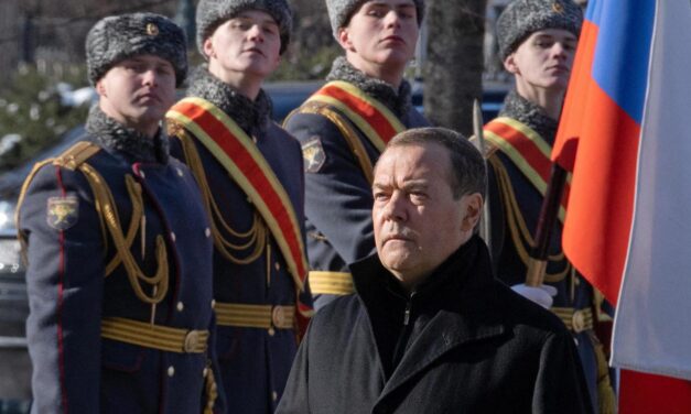 Medvedev: Odlučili su suditi predsjedniku nuklearne sile, posljedice će biti monstruozne