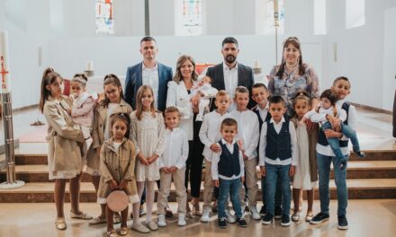 Obitelj krstila peto dijete, a kuma im je bila majka desetero djece