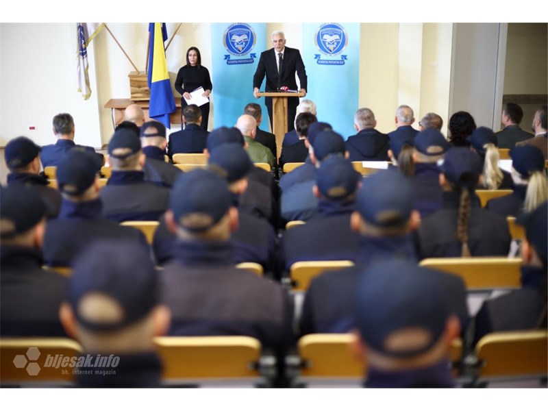 Promovirano 50 policajaca i osam mlađih inspektora iz ŽZH