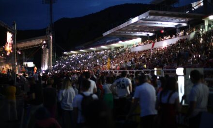 Humanitarni duhovni koncert  u Mostaru: 10.000 ljudi pjesmom slavilo Boga