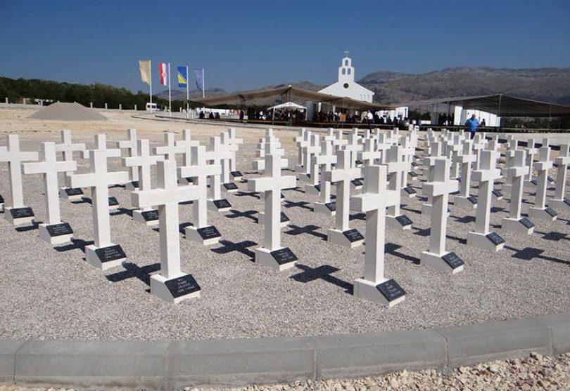 Svečana sveta misa i komemoracija na Groblju mira: Blagoslov novih 37 križeva žrtvama iz Posušja