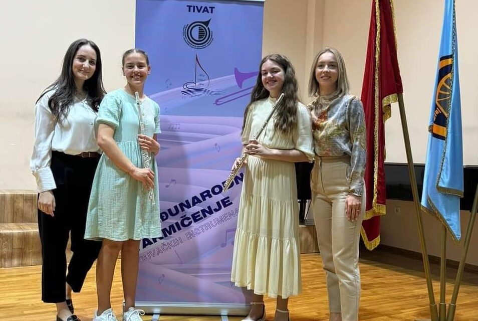 Posuškim učenicama prve nagrade na Međunarodnom natjecanju puhačkih instrumenata u Tivtu
