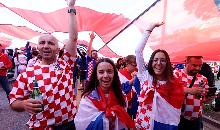 Ludilo na ulicama Hamburga, tisuće Hrvata čekaju utakmicu