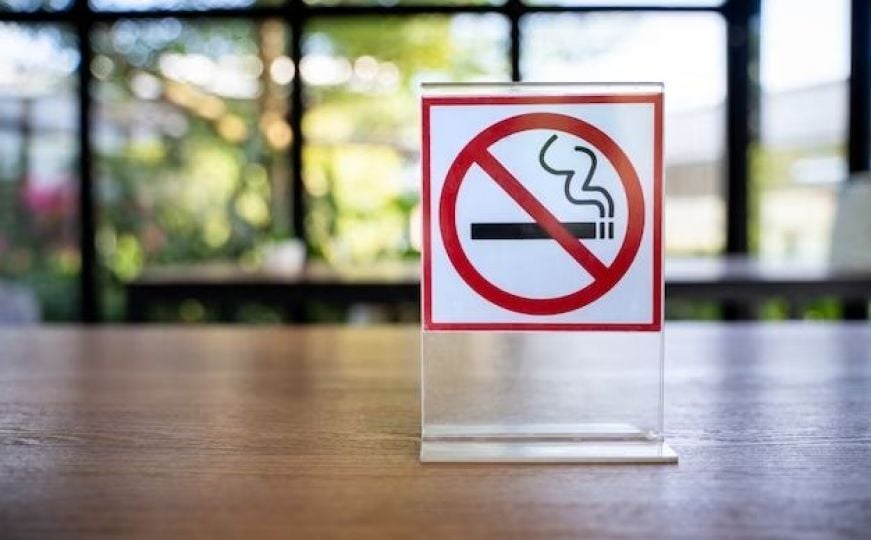 Zakon koji regulira zabranu pušenja u zatvorenim prostorima bi uskoro trebao u stvarnu primjenu