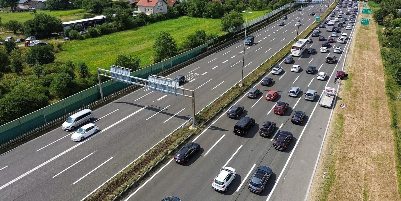 Gužve i nesreće na autocestama, kolona do Slovenije. Stigle snimka i fotke iz zraka