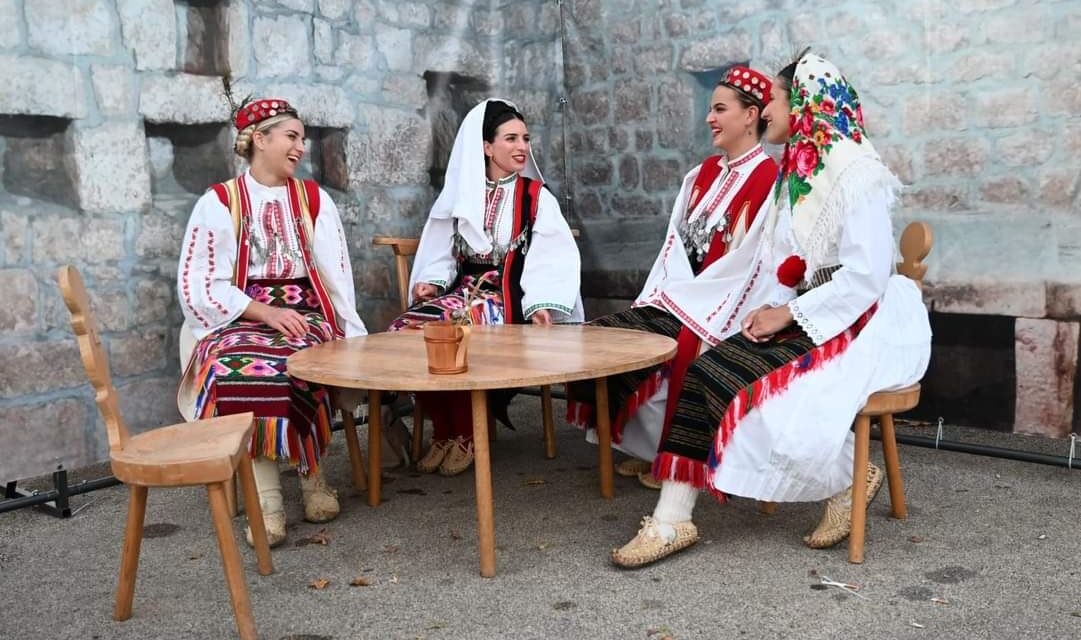 Predstavljeni običaji Hrvata iz Hrvatske i Bosne i Hercegovine na smotri u Posušju