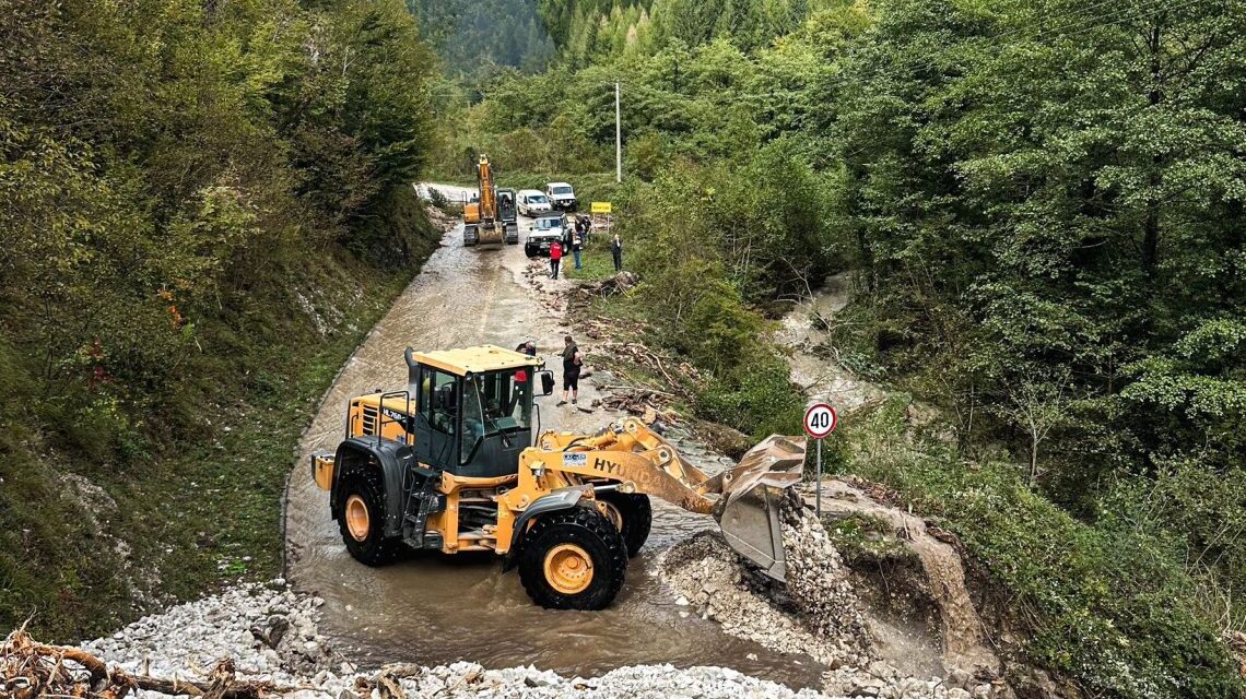 Zaposlenici, teška mehanizacija, donacije: Posuške firme u akciji nakon poplava na području Jablanice i Konjica