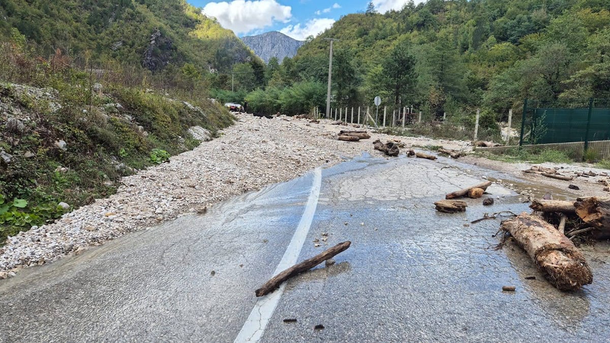 Počelo čišćenje ceste iz Doljana prema Jablanici